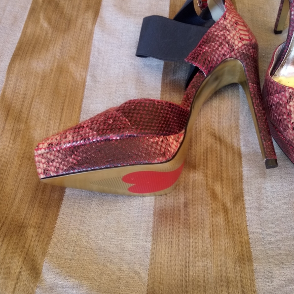 Lui Ching stilettos. Snake skin design - Picture 2 of 8